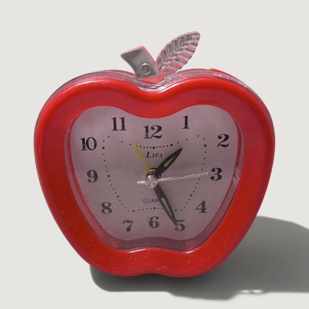 Lifa Red Apple Shaped Quartz Alarm Clock Plastic Novelty Desk Table Decor